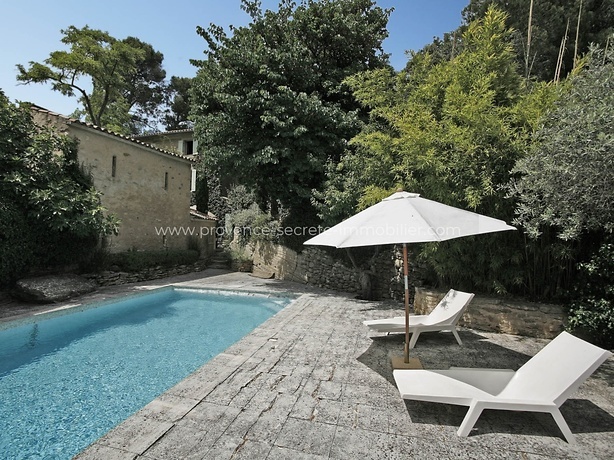 In Provence, charming house with 4 bedrooms and pool for rent 